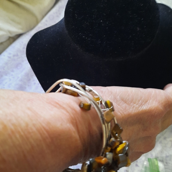 Handmade Stone Wired Women's Bracelet - Picture 6 of 13